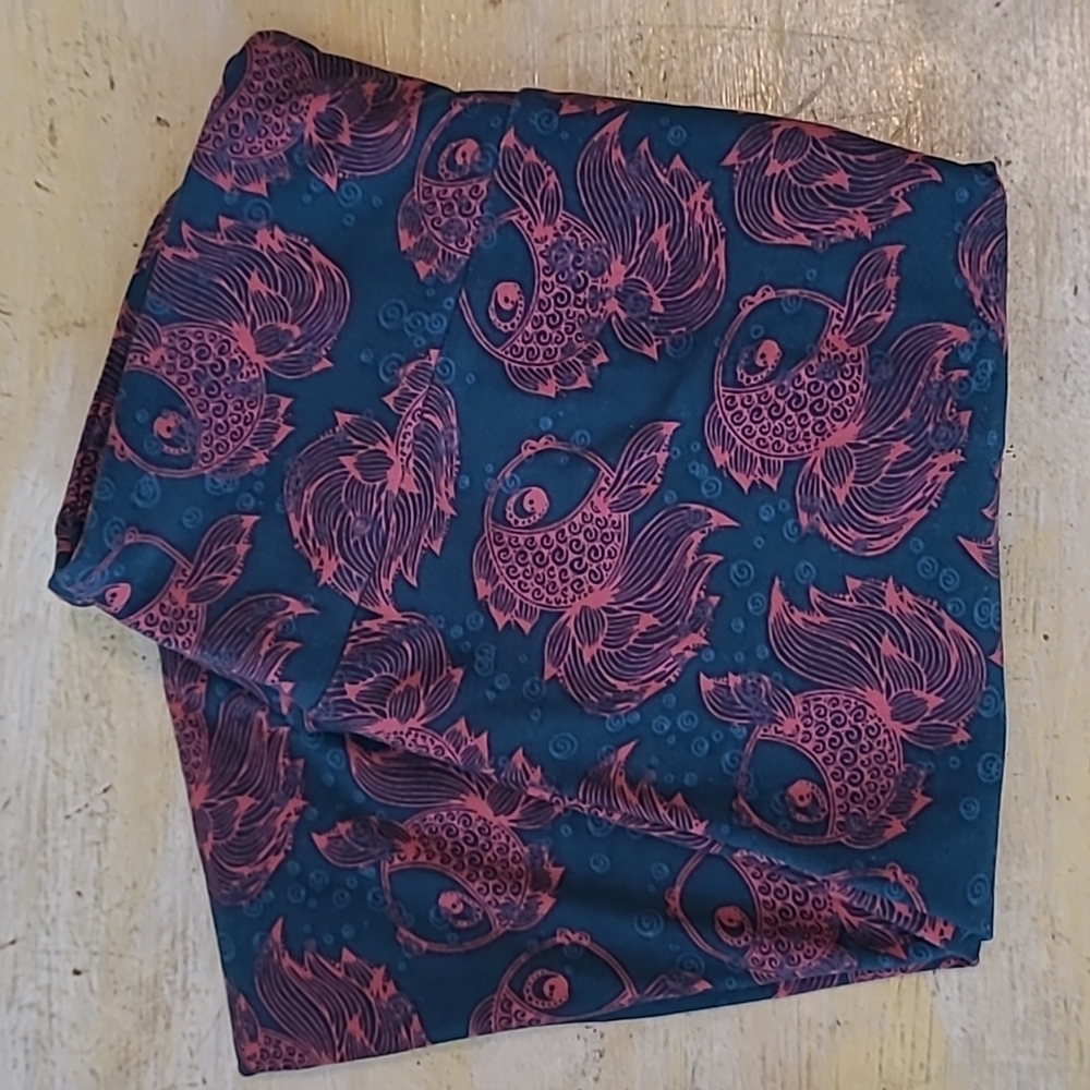 LuLaRoe Gree Pink Fish OS Leggings